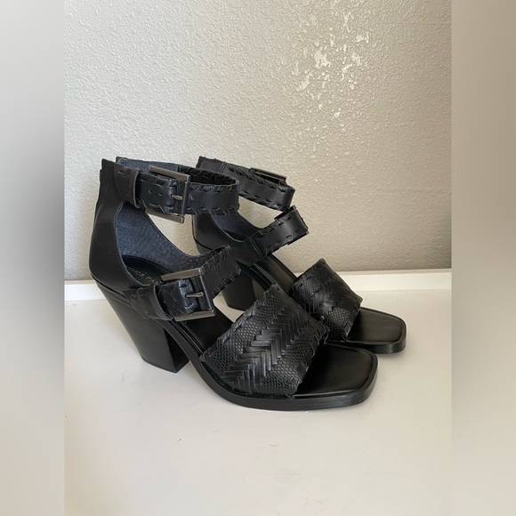 Vince Camuto Suraylin Sandal Color Black Snake Print Size 8.5 - Picture 6 of 8